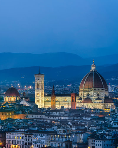 De skyline van de kathedraal van Florence tijdens het blauwe uur, Toscane, Italië
