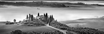 Stimmungsvolle Toskana Landschaft in schwarz weiß von Manfred Voss, Schwarz-weiss Fotografie