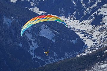 Parapente dans les Alpes de Tux