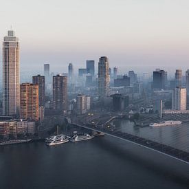 Rotterdam - Stadtansicht - Skyline Rotterdam - Niedernebel - Marja Suur (10) von Marja Suur