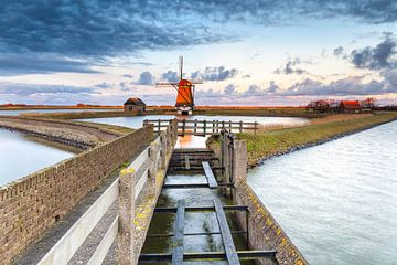 Poldermolen Het Noorden op Texel, bij zonsopkomst van Evert Jan Luchies