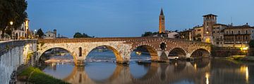 Ponte Pietra in Verona van Walter G. Allgöwer
