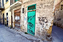 Mystérieuses maisons abandonnées dans le Palerme historique sur Silva Wischeropp