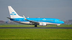Das Passagierflugzeug Boeing 737-700 der KLM.