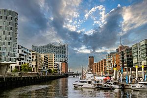 Deutschland Hamburg Hafencity mit Elbphilharmonie und Bewölkung
