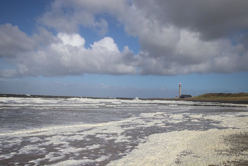 Herrlicher Blick über das Meer. Mit super schönen Wolken und viel Schaum von Wendy Hilberath