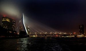 Erasmusbrug bij avond van Jan van Reij