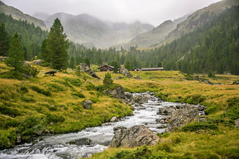 Alpines Wasser in Bewegung