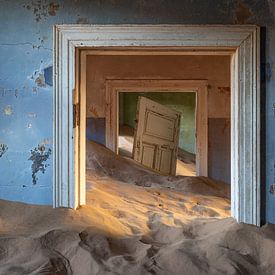 Kolmanskop V by Sven Broeckx