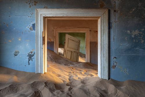 Kolmanskop V by Sven Broeckx