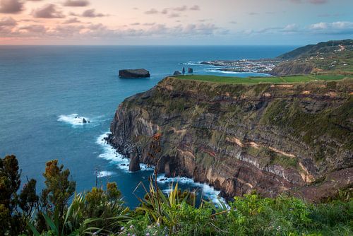 Traumhafte Abendstimmung an der Westküste der Azoren, Sao Miguel von Raphael Koch