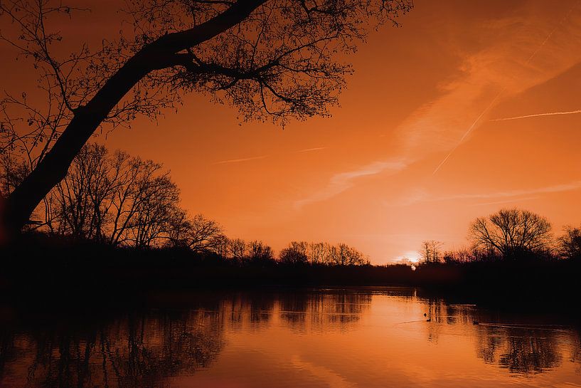Ein neuer Tag bricht an | Sonnenaufgang | See | Spiegelung | Rot von Dieter Ludorf