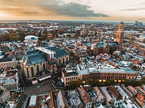 Luftaufnahme von Zwolle im Winter bei Sonnenaufgang