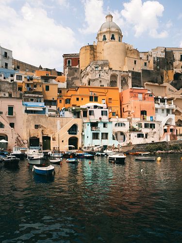 Bootjes in de haven van Procida.