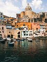 Bootjes in de haven van Procida. van Michiel Dros thumbnail