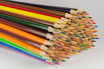 Abstract composition of a set wooden colour pencils von Tonko Oosterink
