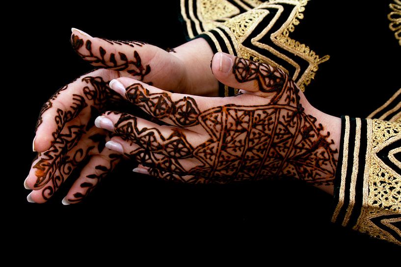 Net gezette henna tatoeage op handen van Shot it fotografie