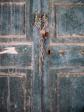 Nahaufnahme der alten blauen Tür