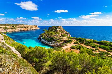 Mooie kust op het eiland Mallorca, baai strand van Calo des Moro van Alex Winter