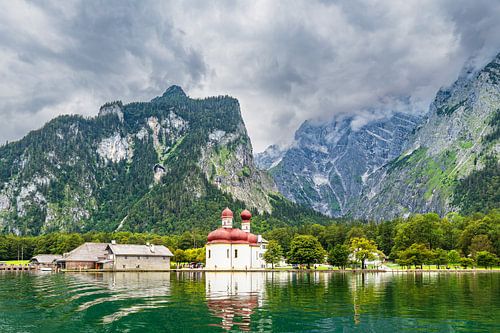 Uitzicht over de Königssee in het Berchtesgadener Land naar de Wallf