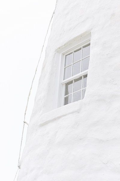 Klassischer weißer Turm von Gevk - izuriphoto