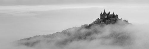 Burg Hohenzollern boven de wolken