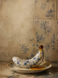 Banane en porcelaine bleue de Delft sur René van den Berg