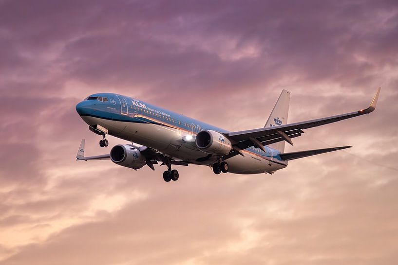 KLM Boeing 737 landet bei Sonnenaufgang von Maxwell Pels
