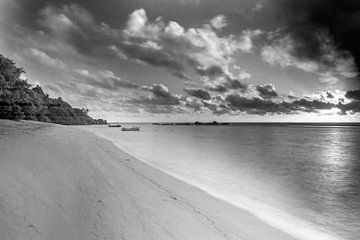 Romantische zonsondergang voor Anse Forbans (Mahé / Seychellen) van t.ART