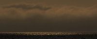 Donkere wolkenluchten boven de Waddenzee van Meindert van Dijk thumbnail