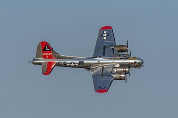 Flyby Boeing B-17 Flying Fortress 