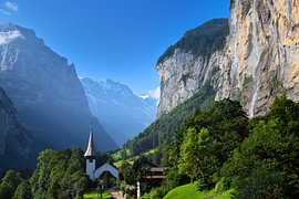 Die Kirche von Lauterbrunnen in der Schweiz von iPics Photography