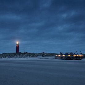 Stormachtig blauwe uurtje op het strand van Texel van Ad Jekel