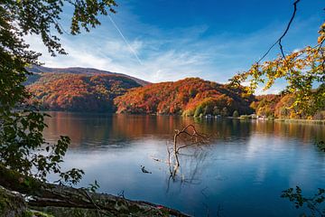 Plitvice lakes and waterfalls in autumn by Alex Neumayer