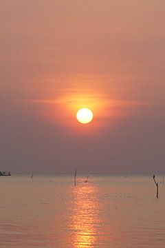 Zonsondergang Japara, ‎⁨Centraal Java⁩, ⁨Indonesië⁩ van Sinne Schouten