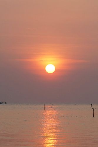 Sonnenuntergang Japara, ⁨Zentral-Java⁩, ⁨Indonesien von Sinne Schouten