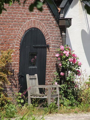 Chaise au soleil dans une ferme
