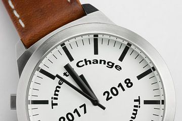 Horloge met tekst Time to Change 2017 2018 van Tonko Oosterink