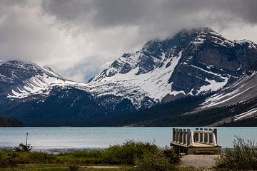 Het meer van Bow in Canada van Roland Brack