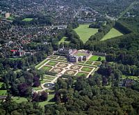 1990: Historische luchtfoto van het Loo paleis en tuinen