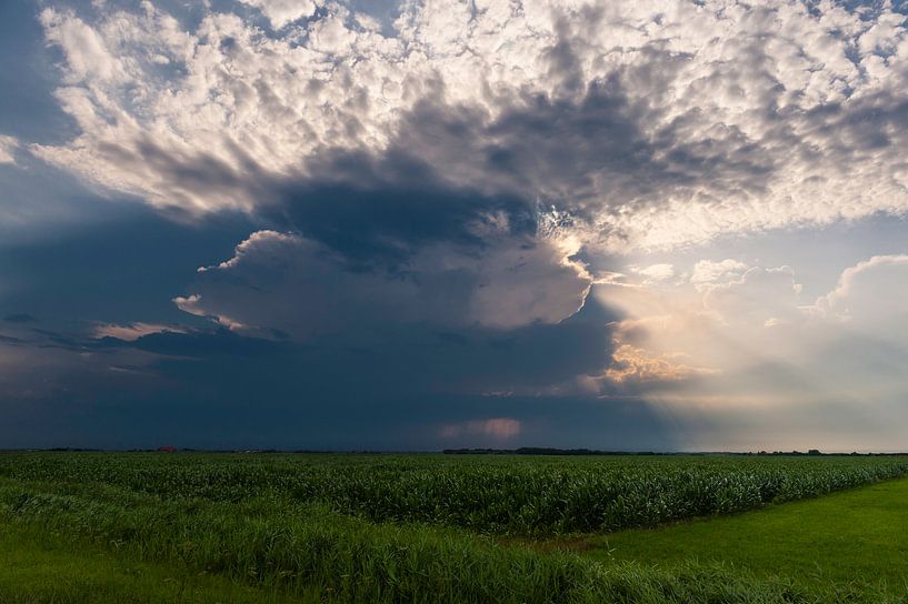 Onweer over het landschap van Brian Morgan