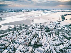 Luftbild von Hattem an einem kalten Wintermorgen