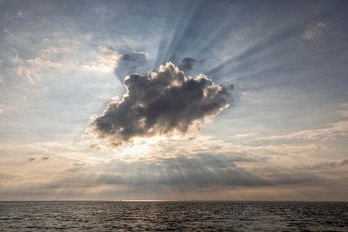 Betoverend zeezicht met dramatische lucht