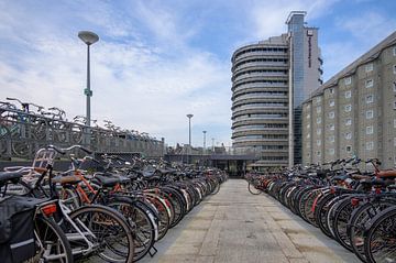 Fietsenstalling Centraal station Amsterdam van Peter Bartelings