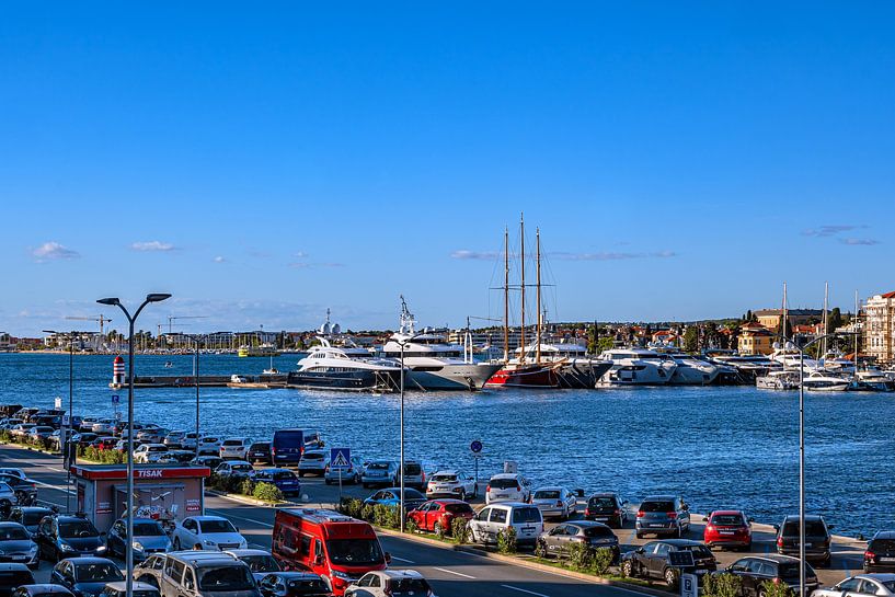 Croatie : Yachts dans le port de Zadar par Photoart-Naegele
