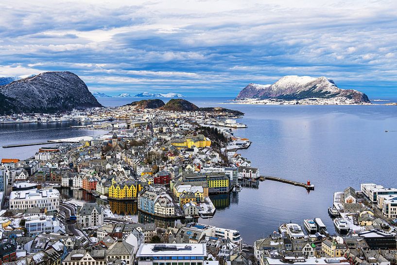 Blick vom Hausberg Aksla auf die Stadt Ålesund in Norwegen von Rico Ködder
