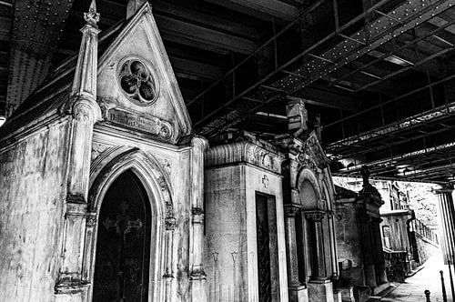 Montparnasse Cemetery: hidden Gothic beauty by Geert Van Baelen