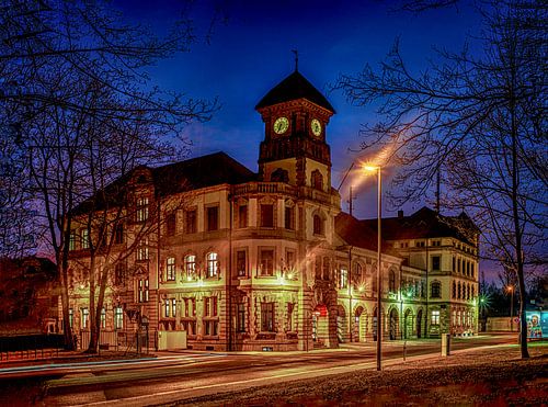 Brandweerkazerne Chemnitz op het blauwe uur