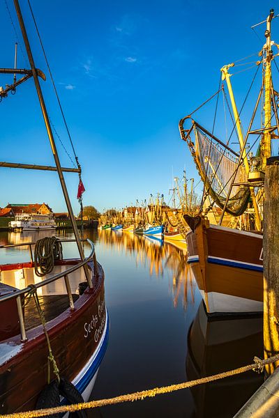 Greetsiel Kutterhafen am Morgen von Maximilian Engelhardt