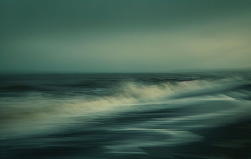 Minimalistische onscherpe oceaan van fernlichtsicht